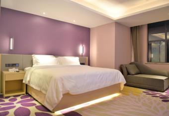 Lavande Hotel (Zhuhai Gongbei Port Fuhuali) allows 18 year olds to book a room