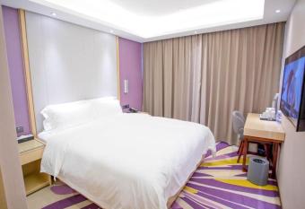 Lavande Hotel Shenzhen Xili Subway Station allows 18 year olds to book a room