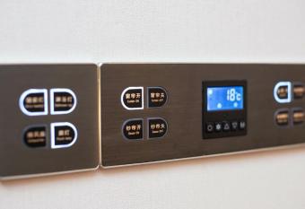 Lavande Hotel Chongqing West Station Baguo Cheng allows 18 year olds to book a room