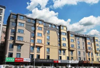 LAVANDE HOTELS SHENZHEN NORTH STATION LONGHUA FOXCONN HEADQUARTERS allows 18 year olds to book a room