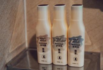 Lavande Hotel Suzhou High Speed Rail North Station allows 18 year olds to book a room