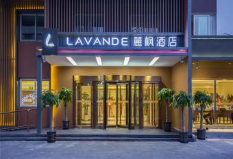 Lavande Hotel (Beijing Guomao) allows 18 year olds to book a room