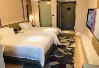 Lavande Hotel National Sun Yat-sen University, Zhuhai allows 18 year olds to book a room