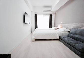 Hostel 758 Nagoya Station Triple 2B has Balcony rooms