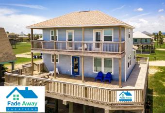 See the Sea - Beachfront has Balcony rooms