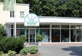 Motel Frankfurt allows 18 year olds to book a room