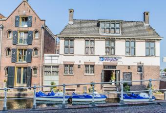 Kings Inn City Hotel Alkmaar allows 18 year olds to book a room