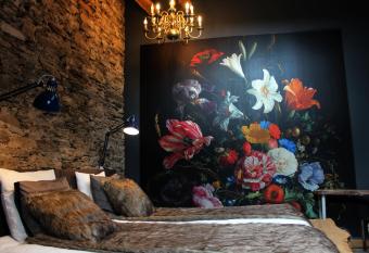 La Vie en Rose hotel allows 18 year olds to book a room