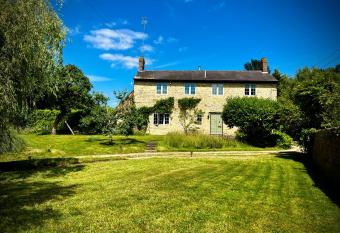 Home Farm Bed & Breakfast allows 18 year olds to book a room