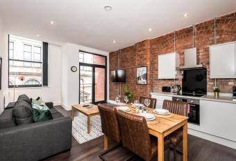 Central Aparthotel by UStay has Balcony rooms