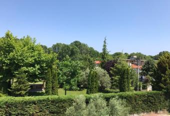 Dimeli has Balcony rooms