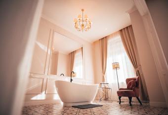 Vili Apartments allows 18 year olds to book a room