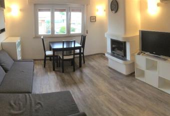 CLALU - casa vacanze Senigallia has Balcony rooms