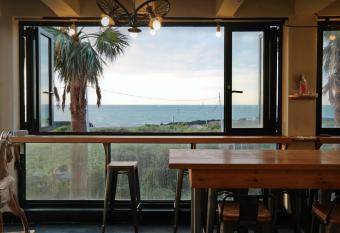 Dongbokri 671 allows 18 year olds to book a room