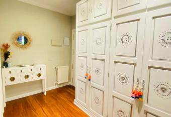 BILBAO AEROPUERTO allows 18 year olds to book a room