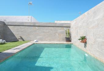 Casa Clavel con piscina privada has Balcony rooms