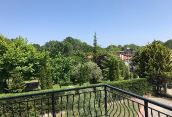 Dimeli 1 has Balcony rooms