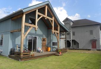 B&BHOUSE FAM has Balcony rooms