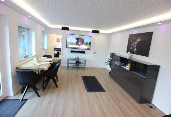 Porschenahe Wohung allows 18 year olds to book a room