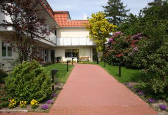 Hotel Petersen allows 18 year olds to book a room