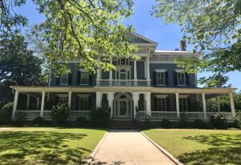 Elmwood 1820 Bed & Breakfast Inn has Balcony rooms