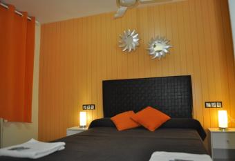 Hostal Empord   has Balcony rooms