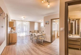 Barka Apartmanok Si  fok has Balcony rooms