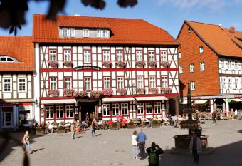 Ringhotel Wei  er Hirsch allows 18 year olds to book a room