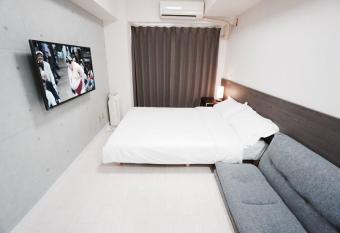 Hostel 758 Nagoya Station 3P has Balcony rooms