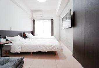 Hostel 758 Nagoya Station 2S has Balcony rooms