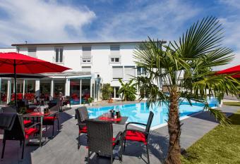 Hotel Andante Rust has rooms with a private hot tub