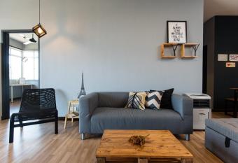 Kids Dream Home with Slides 4Bedroom2Bath 14pax LRT allows 18 year olds to book a room