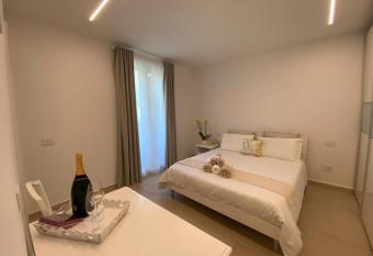 B&B Am Gardasee blick allows 18 year olds to book a room