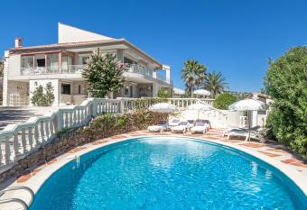 Mer du Mer has Balcony rooms