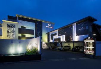 Hotel Eldia Machida allows 18 year olds to book a room