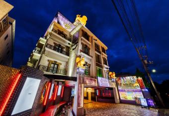 Hotel Luna Machida allows 18 year olds to book a room