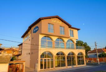 Del Ponte has Balcony rooms