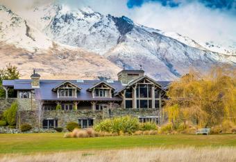Blanket Bay has Balcony rooms
