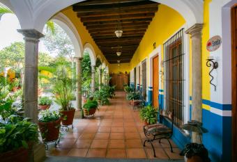 La Casa de los Patios Hotel & Spa allows 18 year olds to book a room