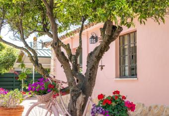 Quinta Aida Cottage and B&B Suites has Balcony rooms
