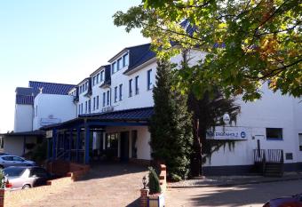 Erbenholz Hotel allows 18 year olds to book a room