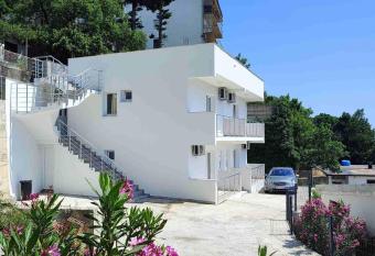 Apartments Sole has Balcony rooms