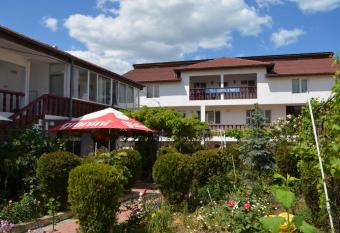 Vila Costel&Mirela has Balcony rooms