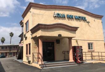 Aqua Inn Motel allows 18 year olds to book a room