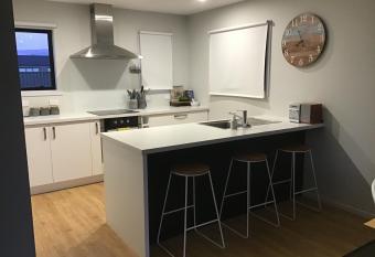 Cromwell Retreat has Balcony rooms