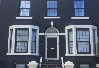 Huntley lodge pp has rooms with a private hot tub