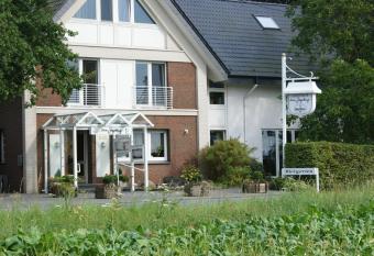 Zum J  gerkrug allows 18 year olds to book a room