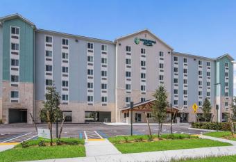 WoodSpring Suites Doral Miami Airport allows 18 year olds to book a room