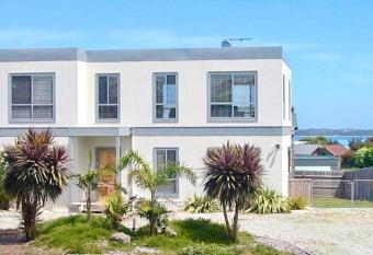 Seaview Holidays San Remo allows 18 year olds to book a room