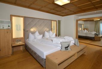 Hotel Unterwirt has Balcony rooms